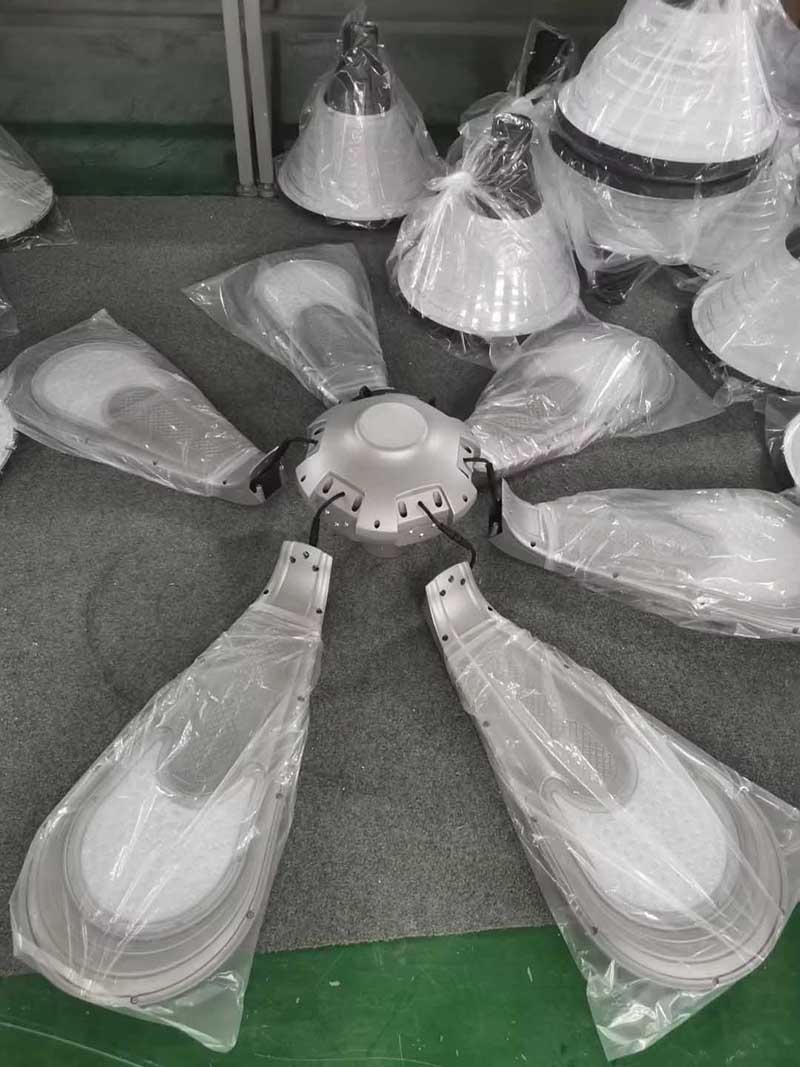 Solar Garden Street Lamp