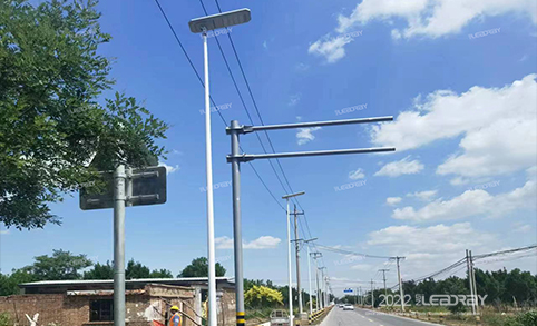 تصنع شركة Leadray Lamparas Solares LED Road Lights مصابيح خارجية متكاملة تعمل بالطاقة الشمسية وإضاءة الشوارع مع مستشعر PIR