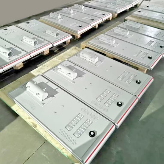 نظام التحكم الذكي SMD الألومنيوم الخارجي المقاوم للماء IP65 40 واط أبيض دافئ متكامل الكل في واحد مصباح شارع LED يعمل بالطاقة الشمسية