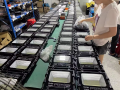 مصباح LED يعمل بالطاقة الشمسية P65 من الألومنيوم المقاوم للماء لإضاءة الحديقة وحمام السباحة والجراج والجدار