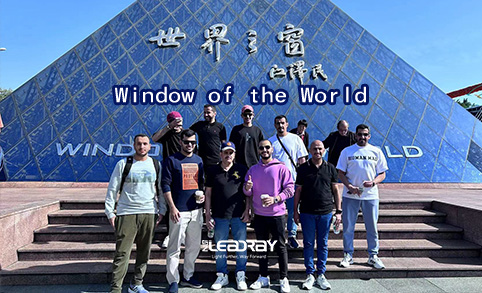 نافذة على العالم شنتشن، الصين، عملاء سعوديون يزورون مناطق الجذب السياحي معًا